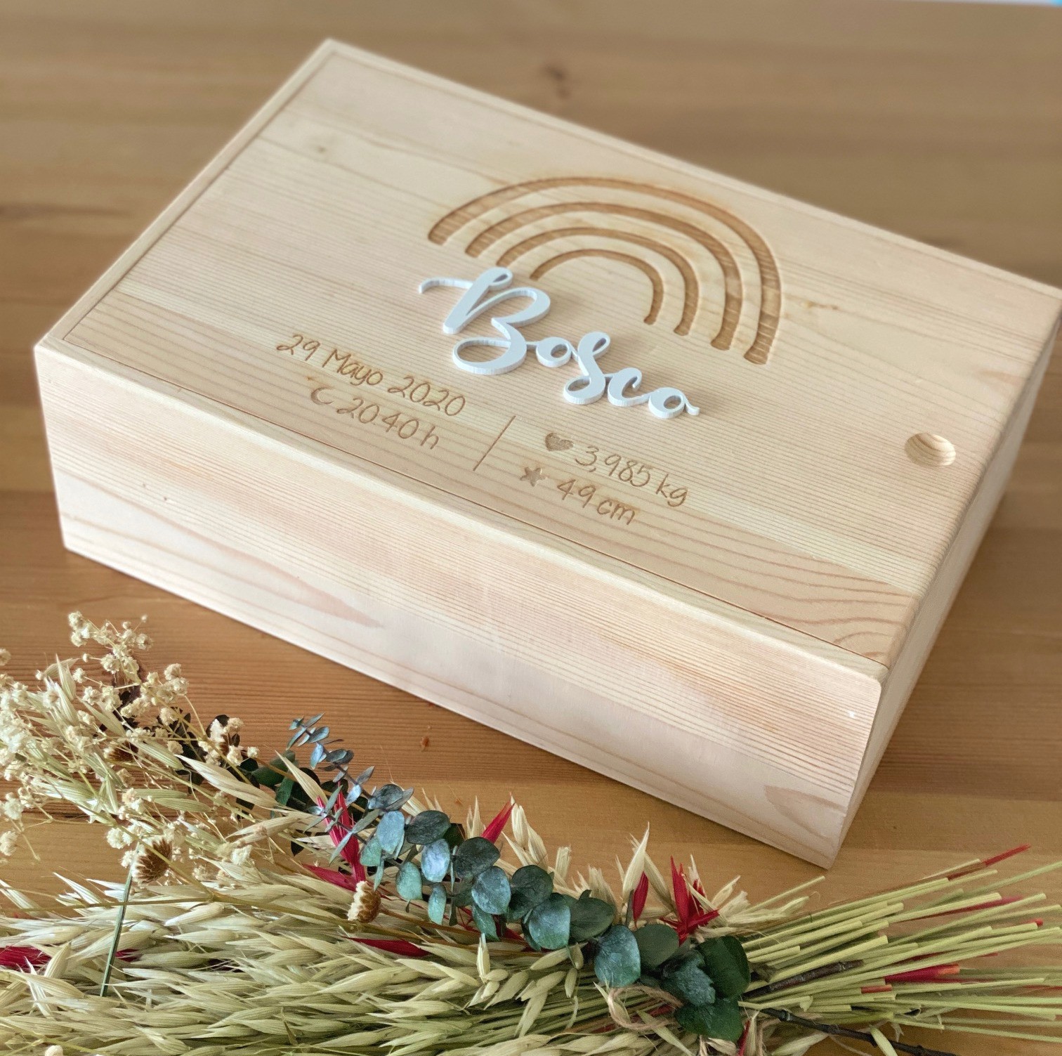 Caja de madera para bebés con grabado personalizable